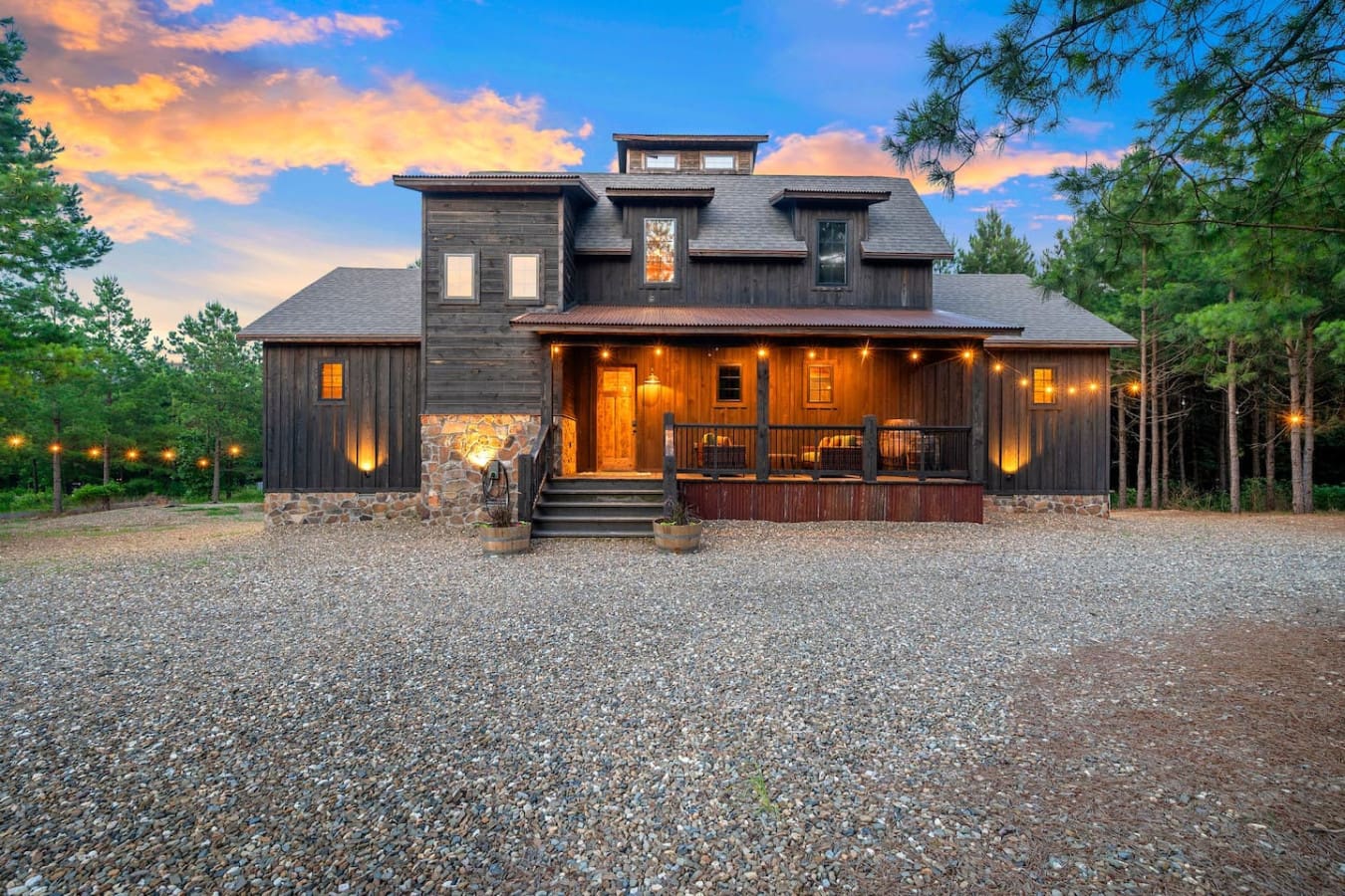 Rustic elegance wrapped in nature’s beauty.