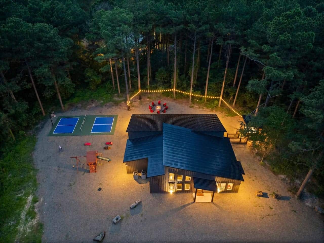 A spacious escape packed with outdoor fun—perfect for groups, families, and forest lovers.