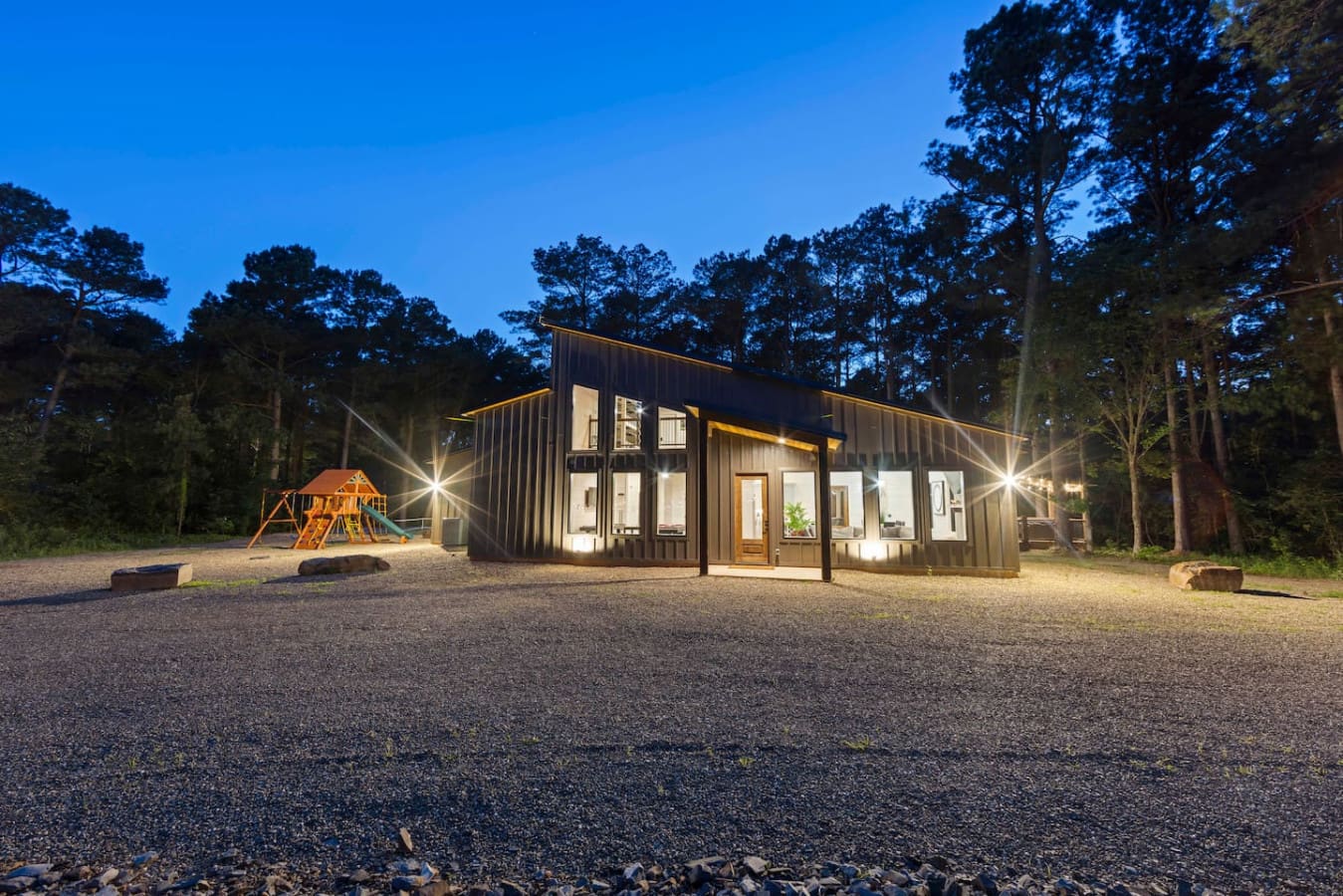 Sleek lines, warm lights, and the forest as your neighbor—welcome to your dream stay.