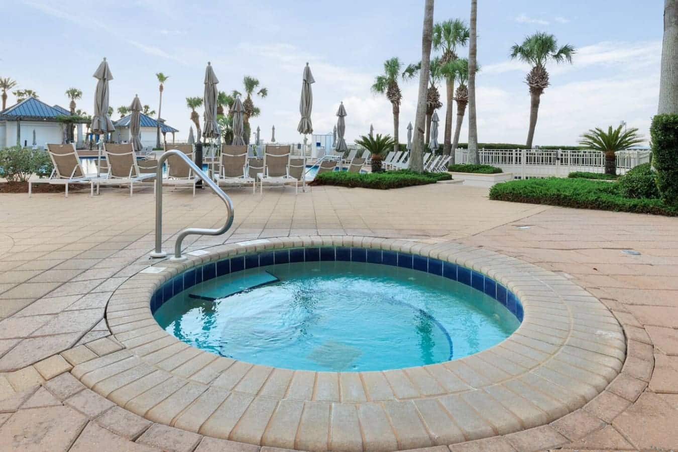 Soak your cares away with a bubbly ocean breeze.