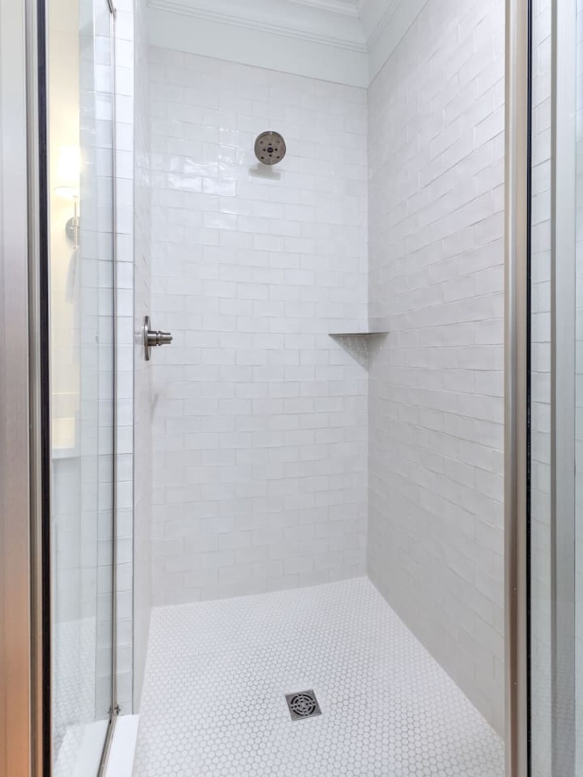 Clean, bright, and ready for action—this shower's got all the essentials so you can rinse off the sand and salt without any drama.