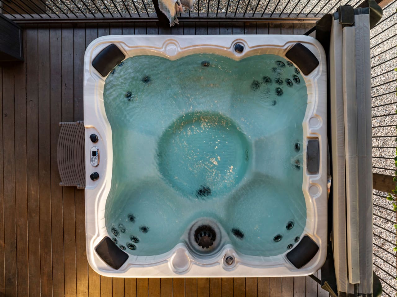 A broken-bow-hot-tub-retreat.jpg