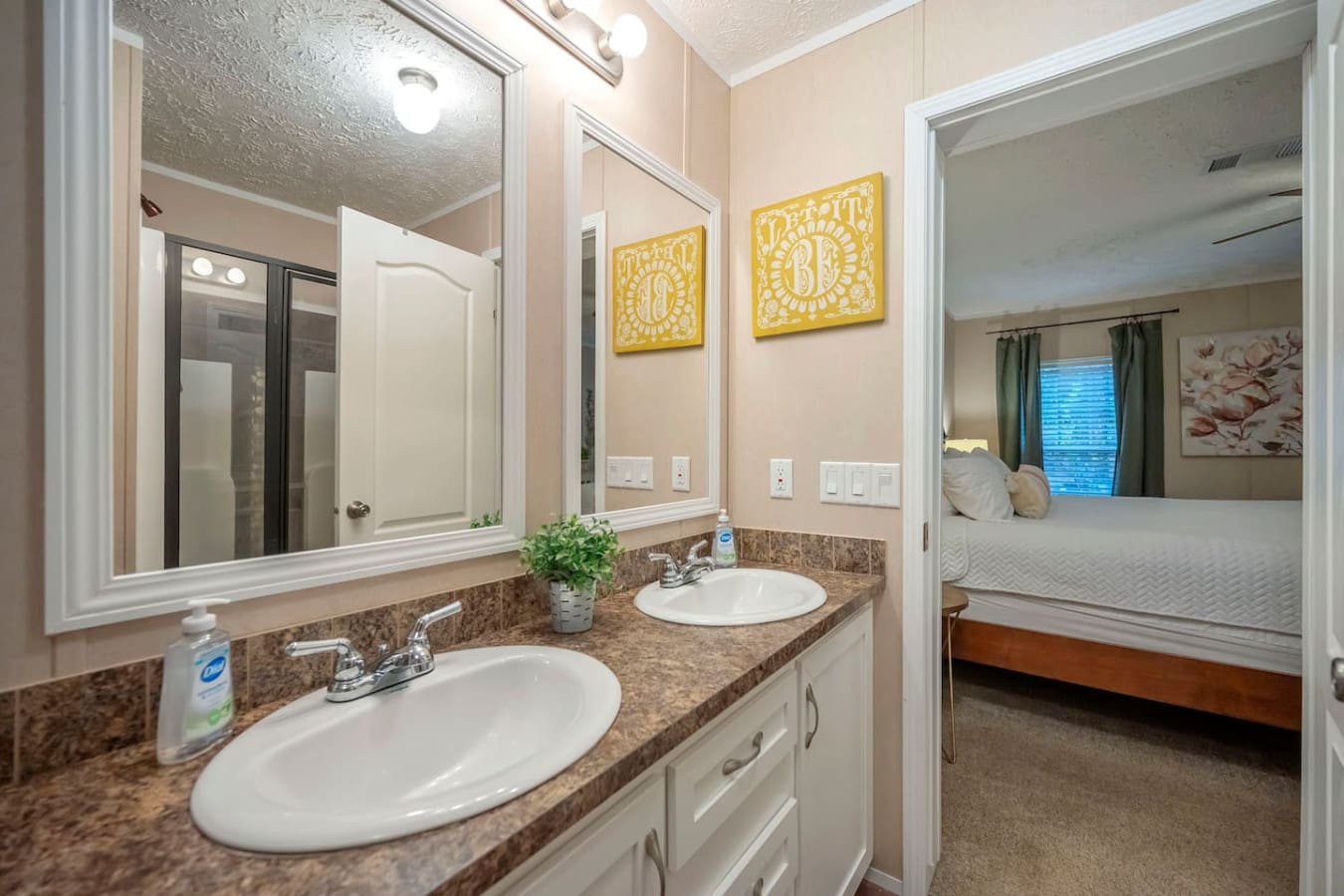 Plenty of room for everyone to get ready.