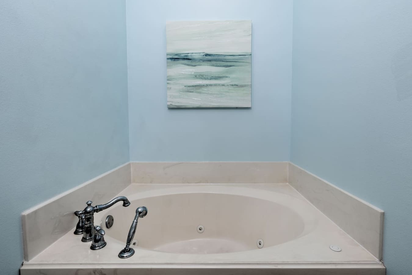Soak in this spa-like corner tub while gazing at that serene seascape painting—basically the perfect way to wash away all your vacation stress without ever leaving your bathroom.