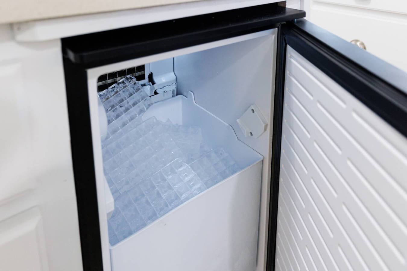 The ice maker's already stocked and ready to go, so you can keep the drinks cold all week without making a single trip to town.