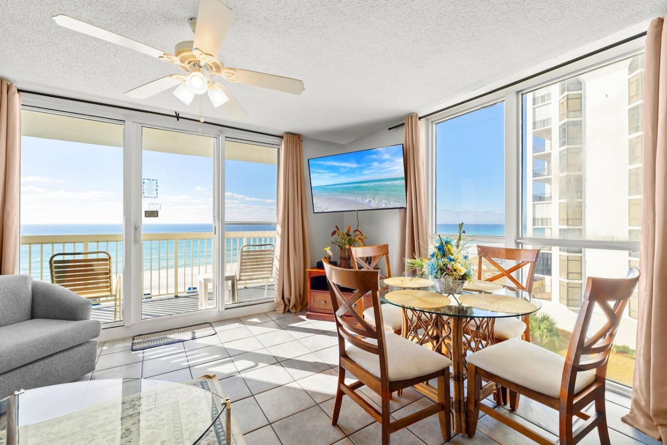 This corner suite's wraparound views and seamless flow between indoors and out basically lets you live on the balcony for the entire stay.