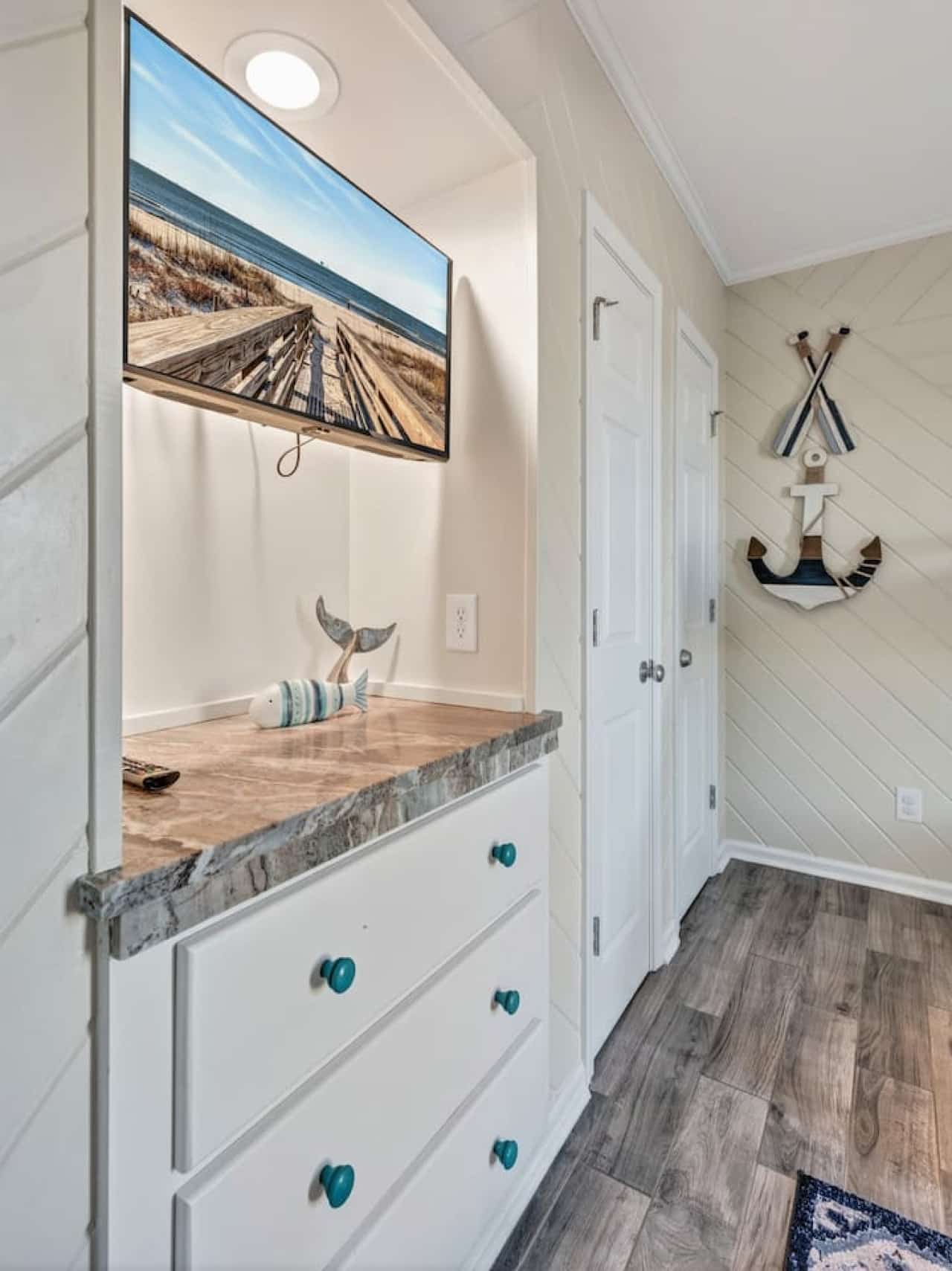 This cozy coastal nook with ocean views and nautical du00e9cor is the perfect spot to unwind.
