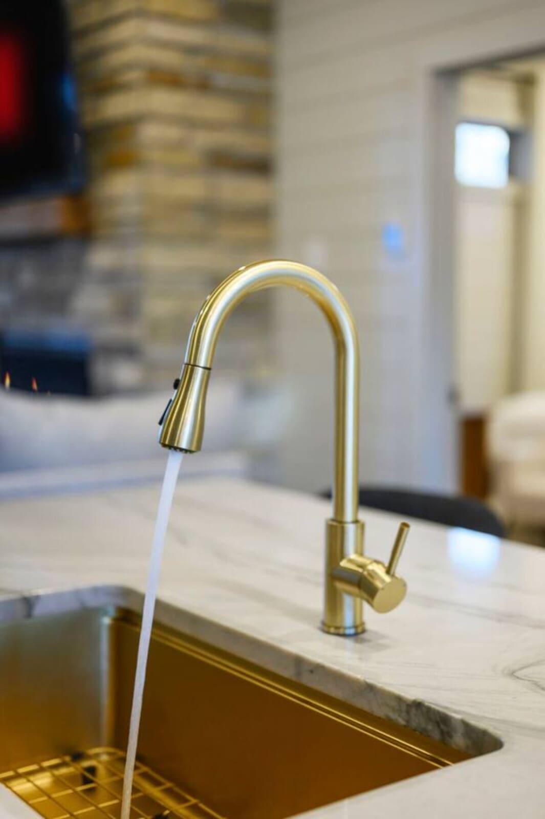 That sleek brass kitchen faucet is a nice touch in this modern countertop setup.