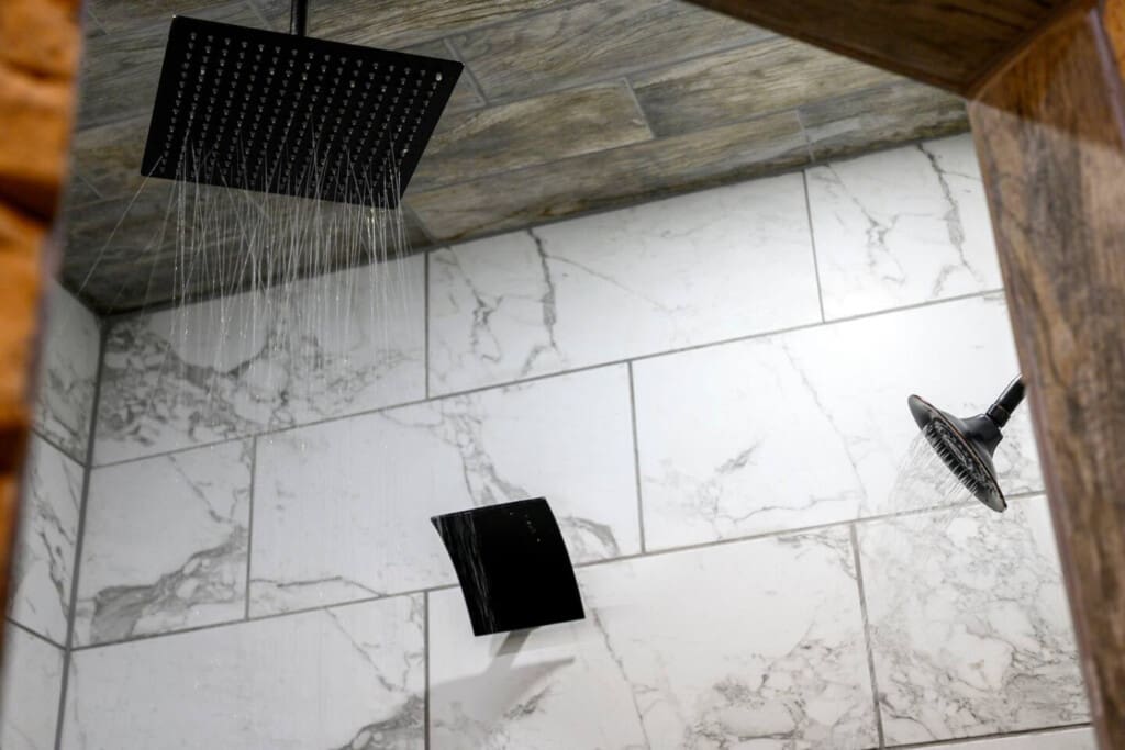 Fresh, warm, and welcoming — Treetop bathrooms