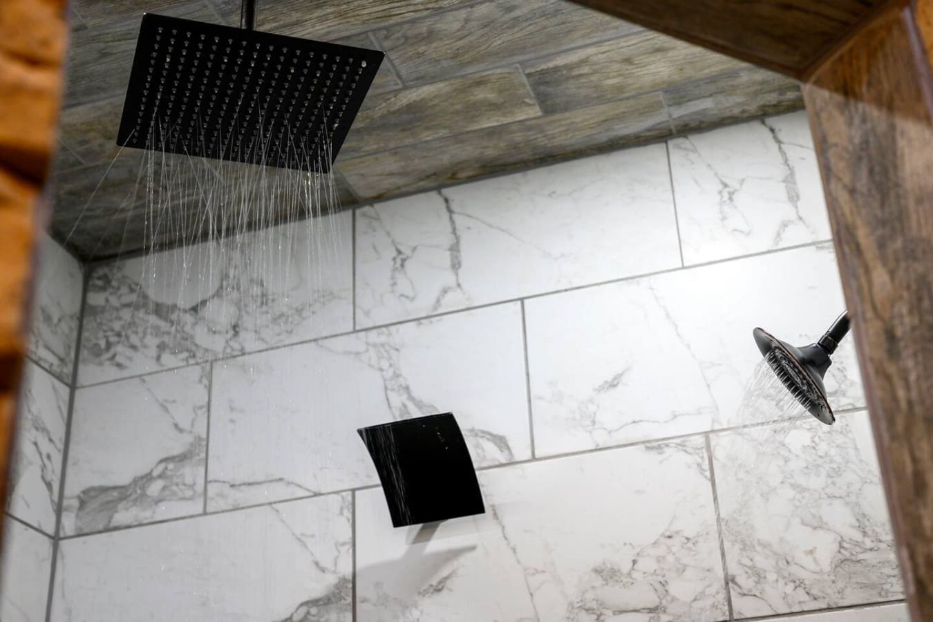 Fresh, warm, and welcoming — Treetop bathrooms