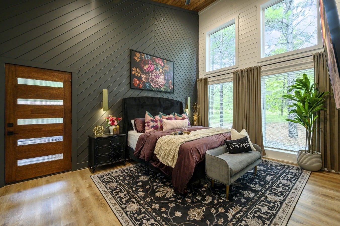 Vaulted ceilings and forest light make waking up in this king bedroom feel dreamy.