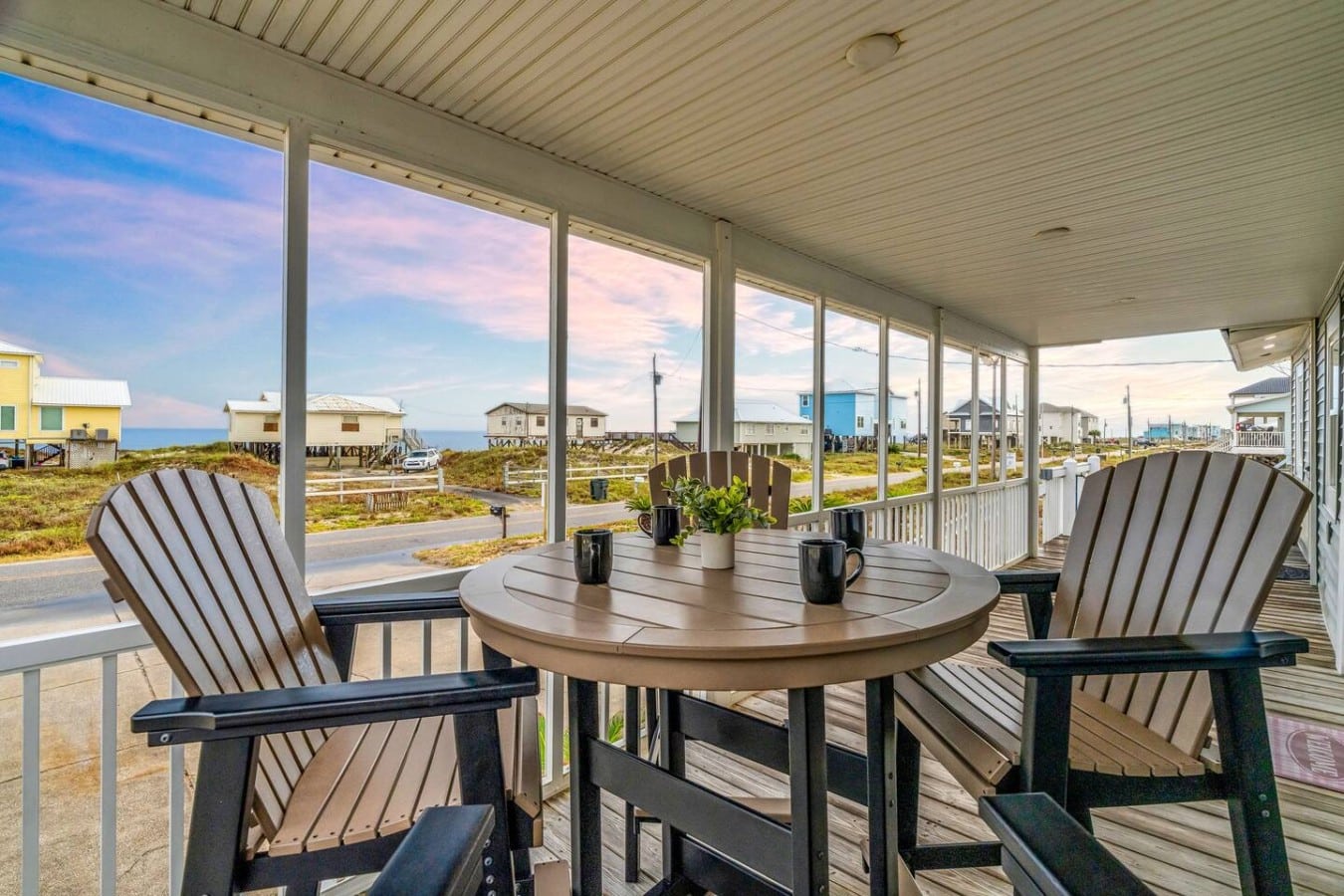 Sip your favorite drink at the porch bar as the sun melts into the Gulf horizon.