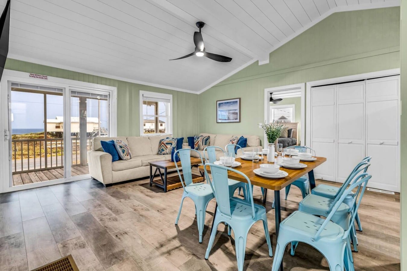 Step straight from the dining room onto the deck for uninterrupted ocean views.