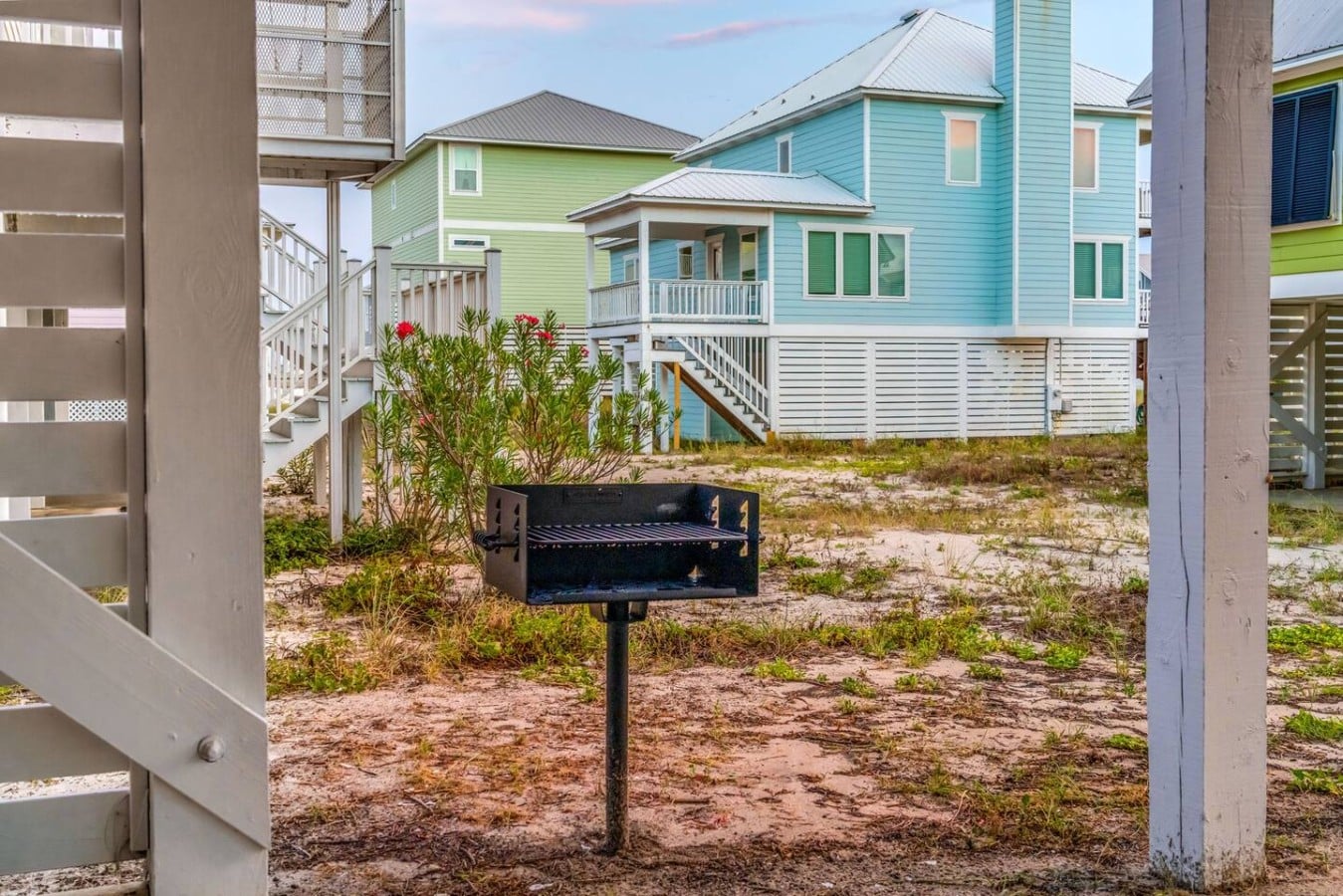 Fire up the charcoal grill for a fresh Gulf-side cookout under the open sky.
