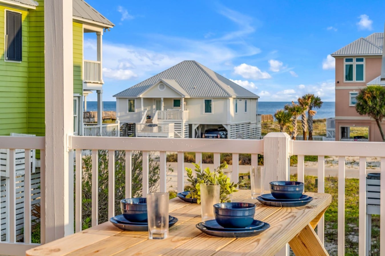 Dine al fresco with ocean breezes and colorful beach houses as your backdrop.