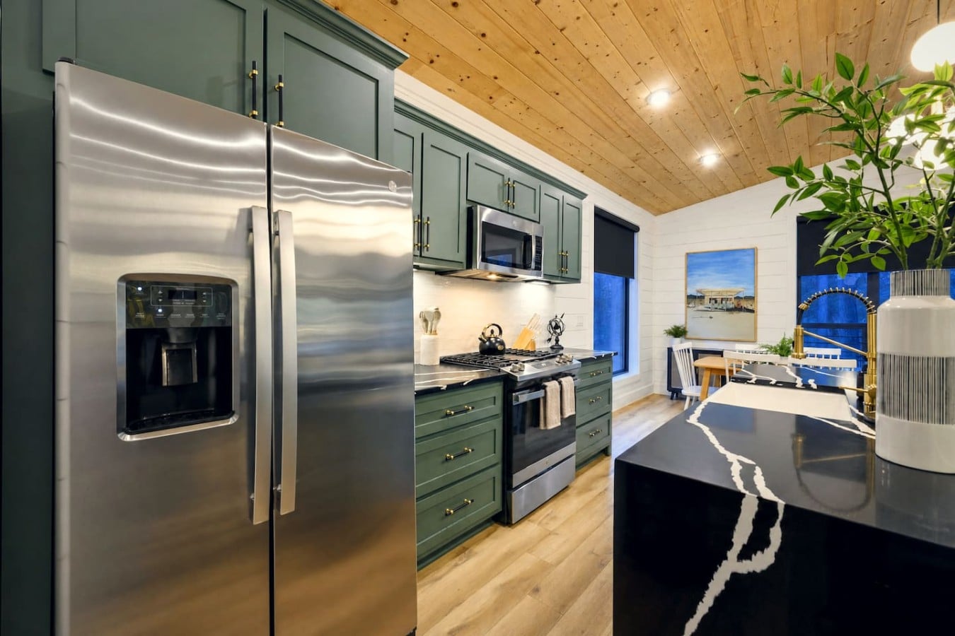 A gas range and full-size fridge make home-cooked mountain dinners effortless.